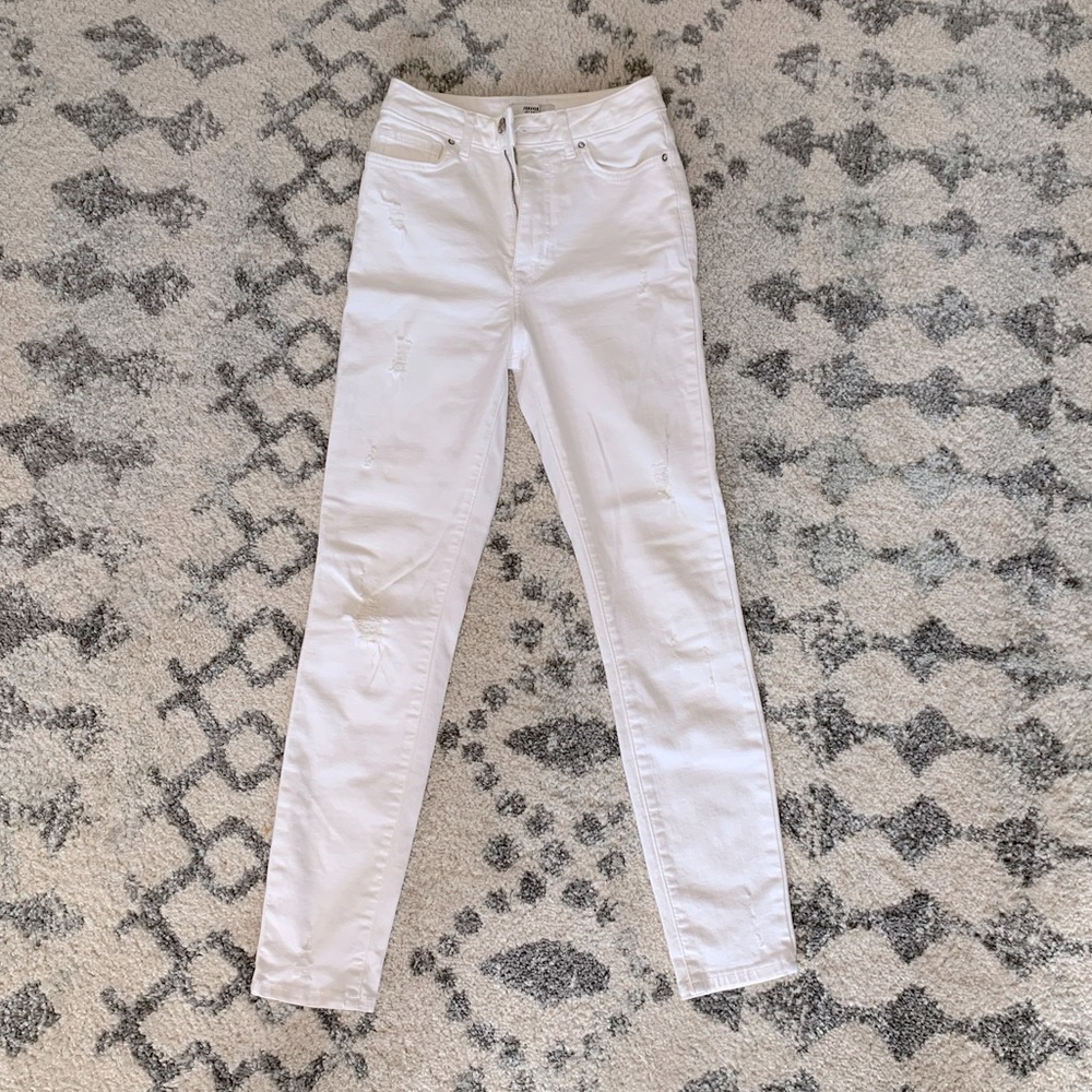 White distressed skinny jeans